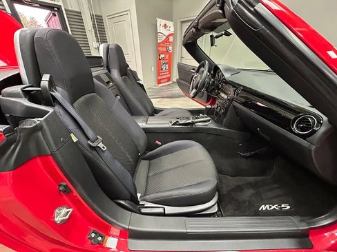 Used 2008 MAZDA MX-5 Miata Sport RWD image 34