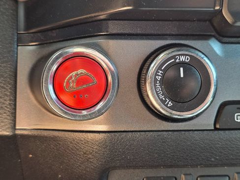 Used 2021 Toyota Tacoma TRD Off-Road w/ Technology Package AWD/4WD image 43