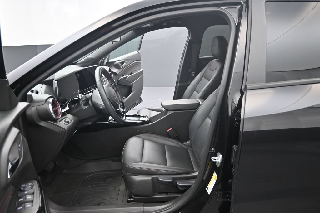 Used 2025 Chevrolet Trax RS w/ Driver Confidence Package FWD image 5