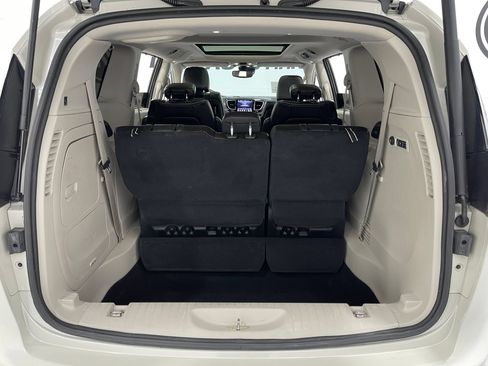 Used 2019 Chrysler Pacifica Limited w/ Tire & Wheel Group FWD image 25