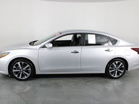 Used 2017 Nissan Altima 2.5 SR image 11