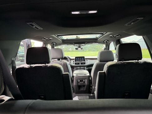 Used 2021 Chevrolet Suburban Premier w/ Premium Package AWD/4WD image 19