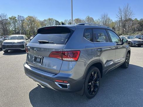 Used 2022 Volkswagen Taos SEL w/ Panoramic Sunroof Package image 5