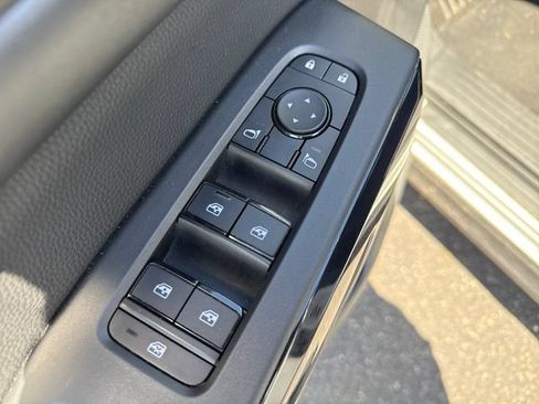 Used 2024 Nissan Pathfinder SV AWD/4WD image 21