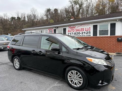Used 2014 Toyota Sienna XLE image 4