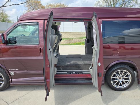 Used 2012 GMC Savana 1500 RWD image 4