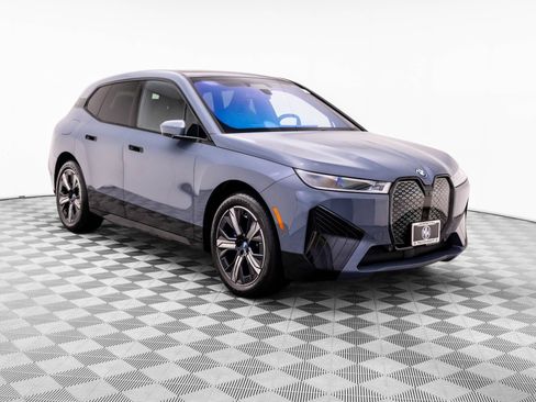 Used 2024 BMW iX xDrive50 w/ Premium Package AWD/4WD image 8
