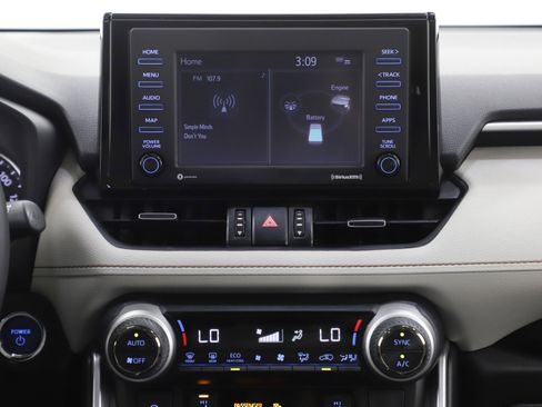 Used 2022 Toyota RAV4 XLE Premium image 17