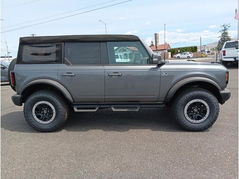 New 2024 Ford Bronco Outer Banks w/ Sasquatch Package image 2