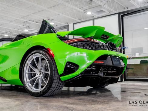 Used 2026 McLaren 750S Spider RWD image 25