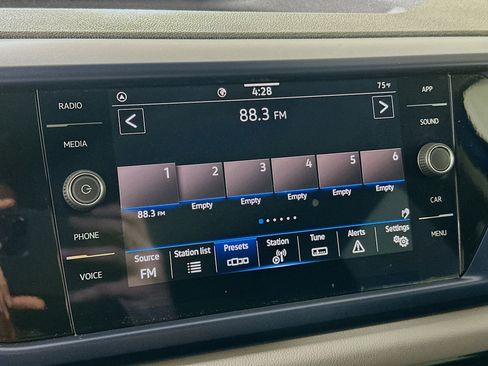 Used 2023 Volkswagen Taos SE image 21