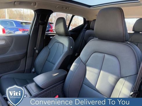 Certified 2025 Volvo XC40 B5 Core w/ Protection Package Premier image 18