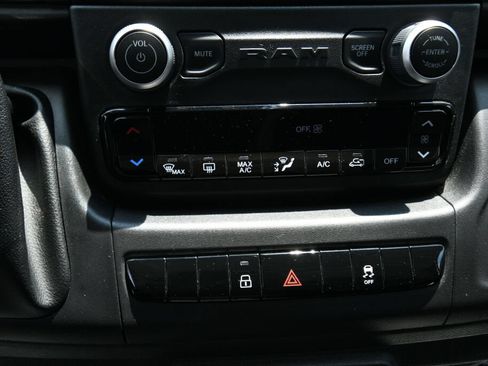 Used 2024 RAM ProMaster 2500 w/ Convenience Group FWD image 16
