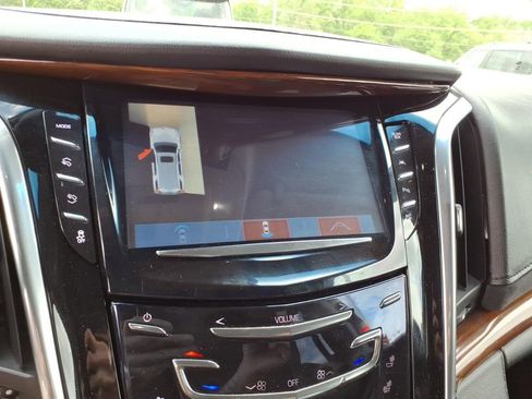 Used 2018 Cadillac Escalade ESV Premium Luxury RWD image 13