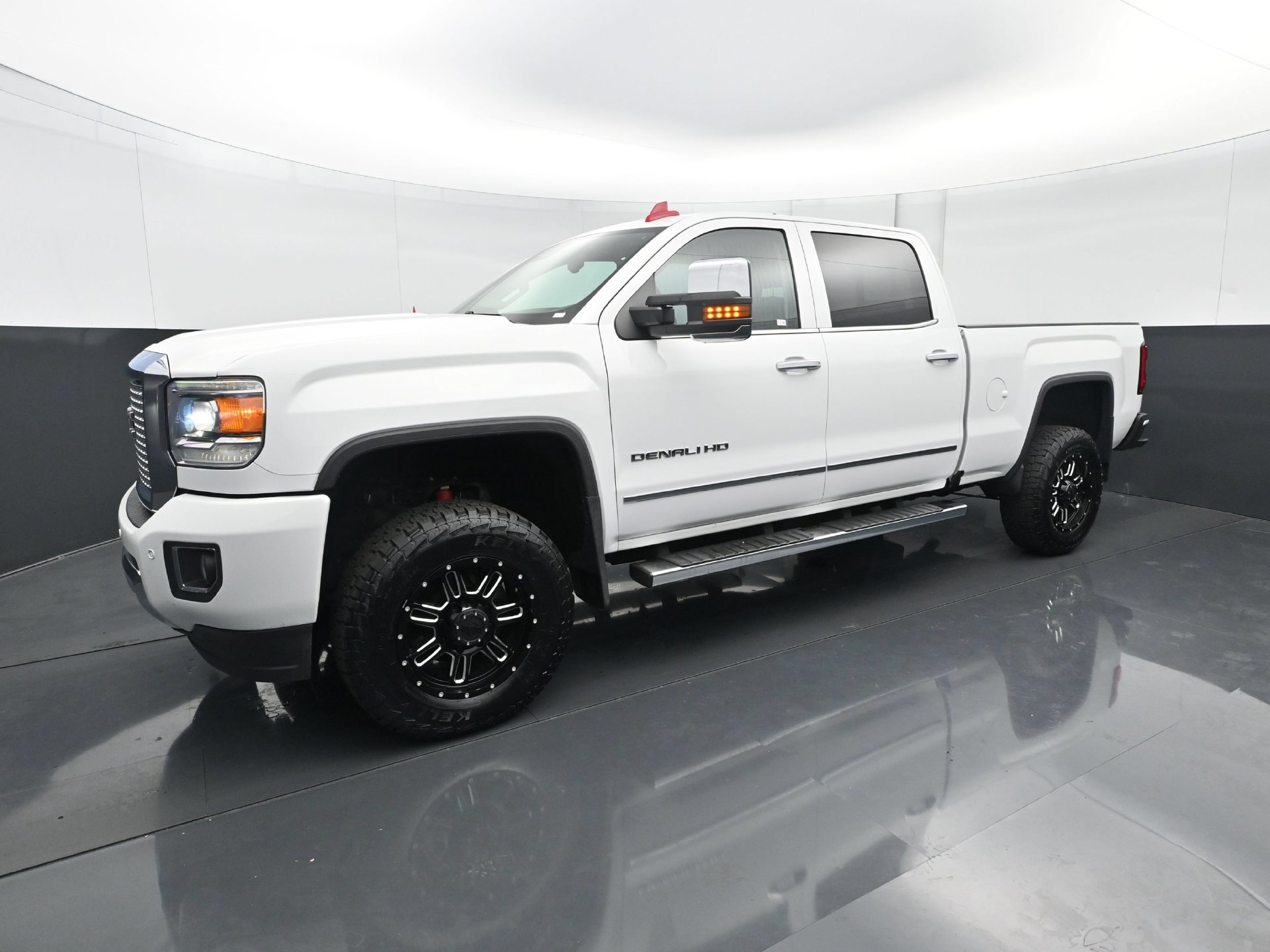 Used 2016 GMC Sierra 2500 Denali w/ Driver Alert Package AWD/4WD image 2