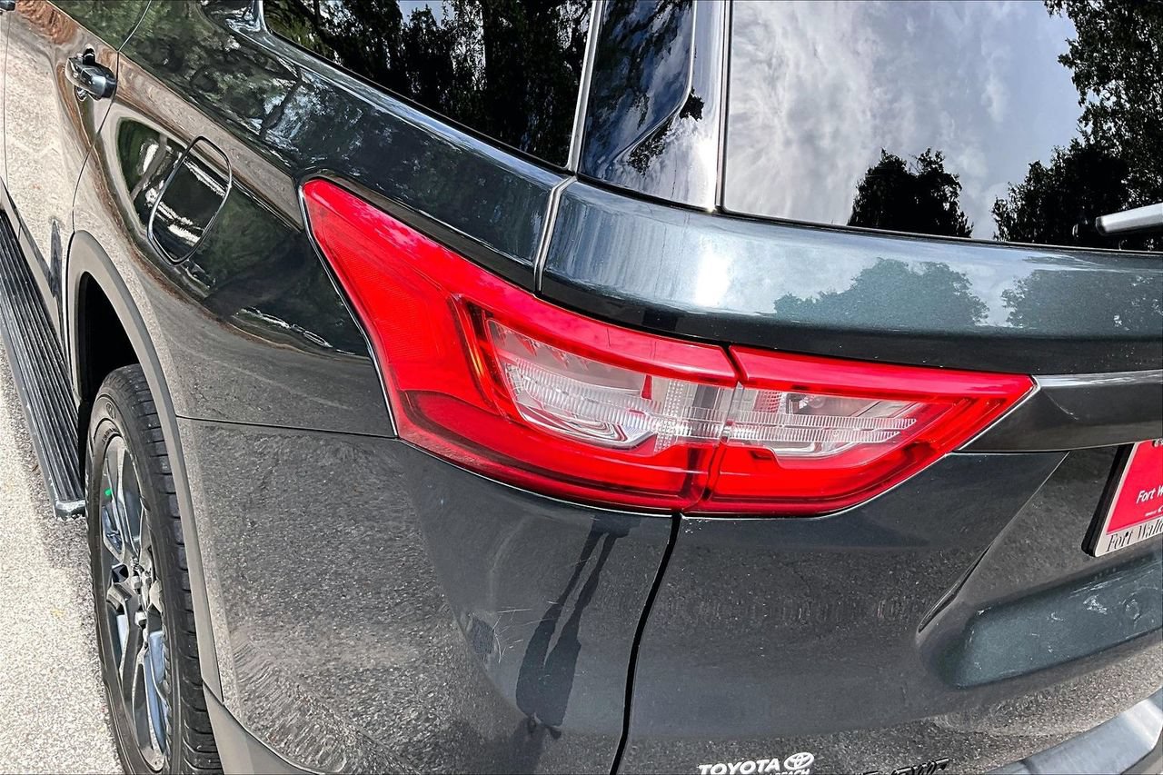 Used 2021 Chevrolet Traverse RS AWD/4WD image 20