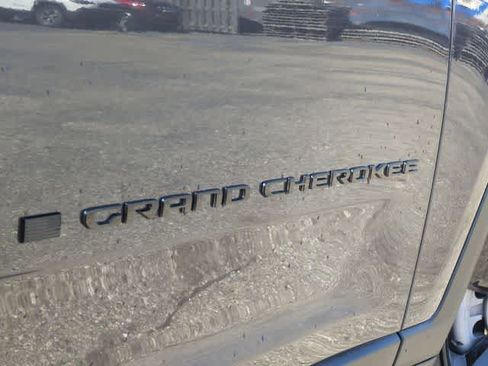 Certified 2025 Jeep Grand Cherokee L Altitude AWD/4WD image 13
