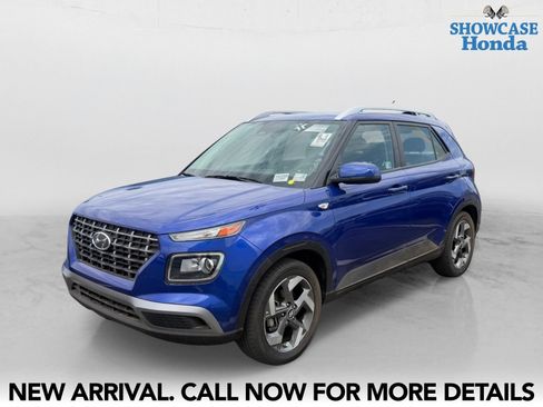 Used 2024 Hyundai Venue SEL FWD image 2