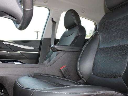 Used 2022 Chevrolet Bolt LT w/ Infotainment Package FWD image 19