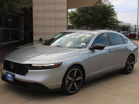 Used 2023 Honda Accord Sport image 1