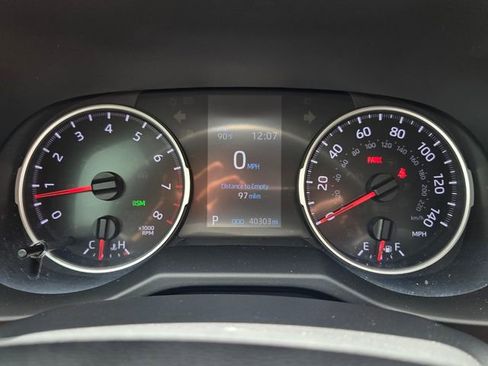 Used 2020 Toyota RAV4 XLE Premium FWD image 29