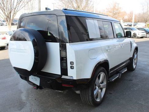 New 2026 Land Rover Defender 110 X-Dynamic SE image 2