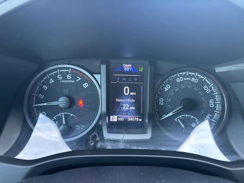 Used 2021 Toyota Tacoma TRD Off-Road image 13