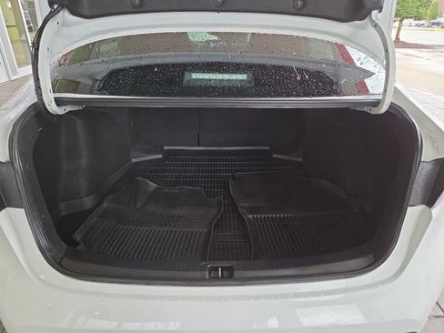 Used 2022 Toyota Corolla LE image 11