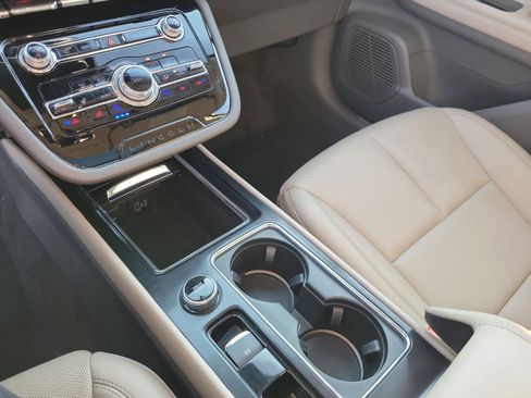 Used 2022 Lincoln Corsair AWD w/ Premium Package image 30