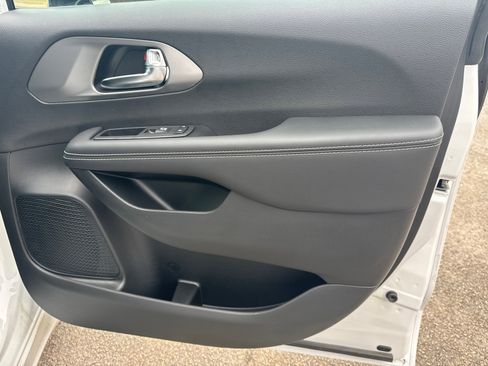 New 2026 Chrysler Voyager LX image 14