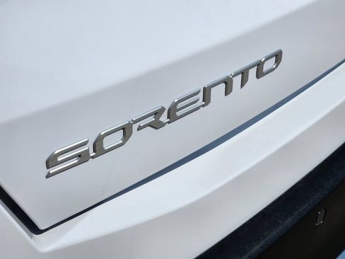 New 2026 Kia Sorento S FWD image 9