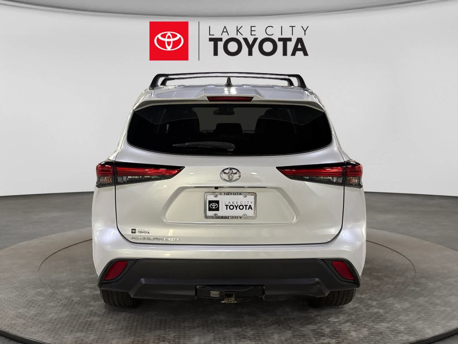 Used 2023 Toyota Highlander L FWD image 7