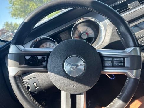 Used 2010 Ford Mustang GT RWD image 9