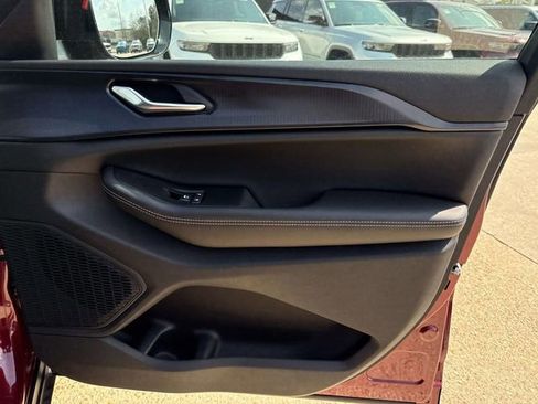 New 2025 Jeep Grand Cherokee Altitude RWD image 28