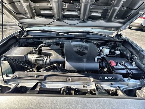 Used 2019 Toyota Tacoma TRD Sport image 32