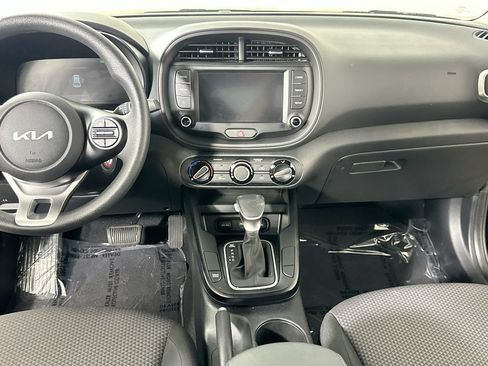 Used 2025 Kia Soul LX w/ LX Technology Package FWD image 18