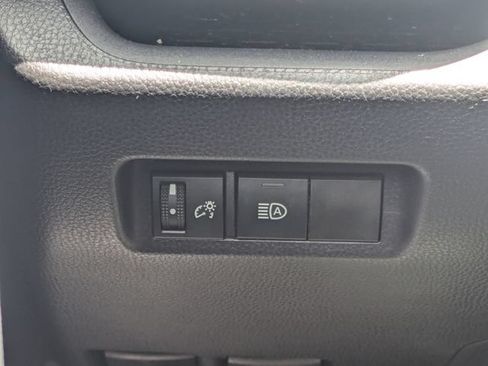Used 2025 Toyota RAV4 XLE AWD/4WD image 28