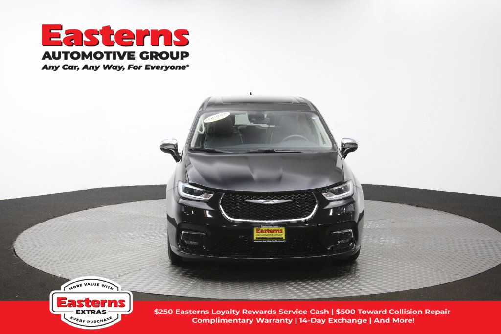 Used 2023 Chrysler Pacifica Limited FWD image 57