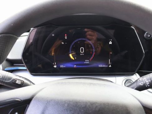 Certified 2025 Chevrolet Trax LT FWD image 33