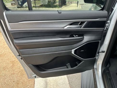 New 2026 Jeep Grand Wagoneer L Limited AWD/4WD image 30