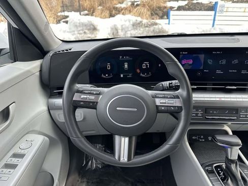 Used 2024 Hyundai Kona SEL image 11