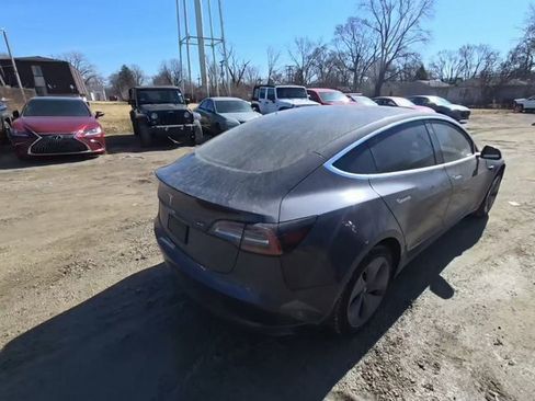 Used 2019 Tesla Model 3 Mid Range image 2