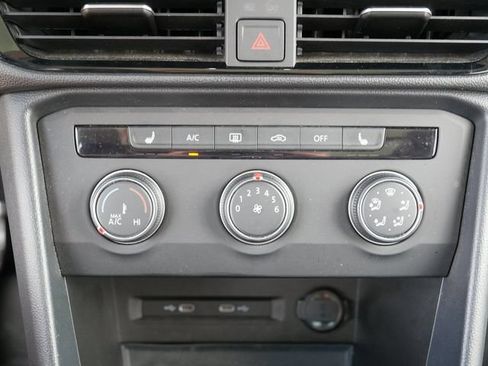 Certified 2022 Volkswagen Taos SE FWD image 30