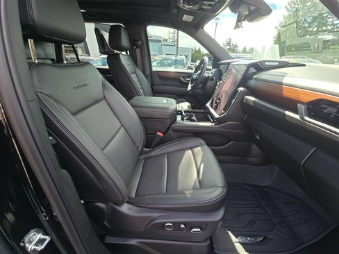 Used 2026 GMC Yukon XL Denali w/ Denali Reserve Package AWD/4WD image 11