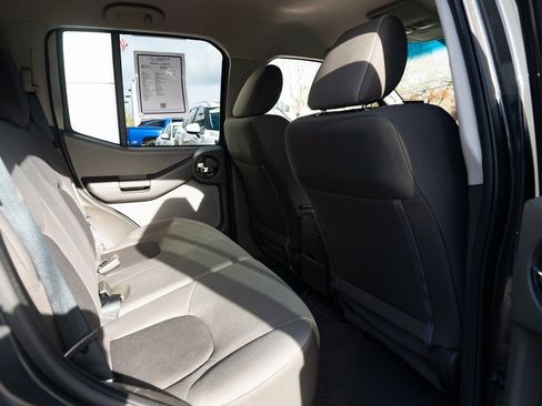 Used 2015 Nissan Xterra S image 21