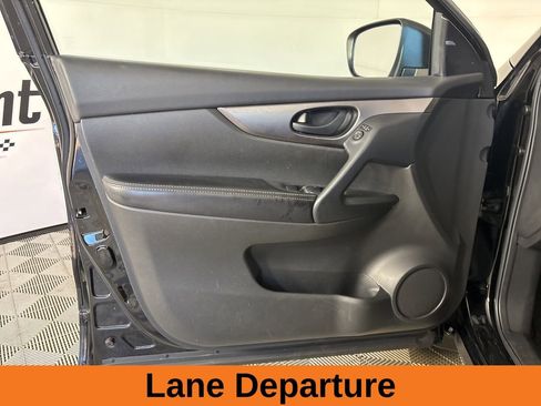 Used 2020 Nissan Rogue Sport S image 9