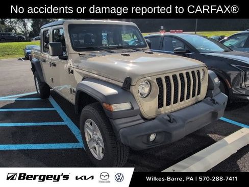 Used 2020 Jeep Gladiator Sport w/ Quick Order Package 24S AWD/4WD image 2