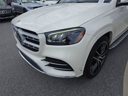 Used 2022 Mercedes-Benz GLS 580 4MATIC image 10