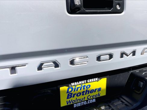 Used 2019 Toyota Tacoma TRD Off-Road w/ Technology Package image 30