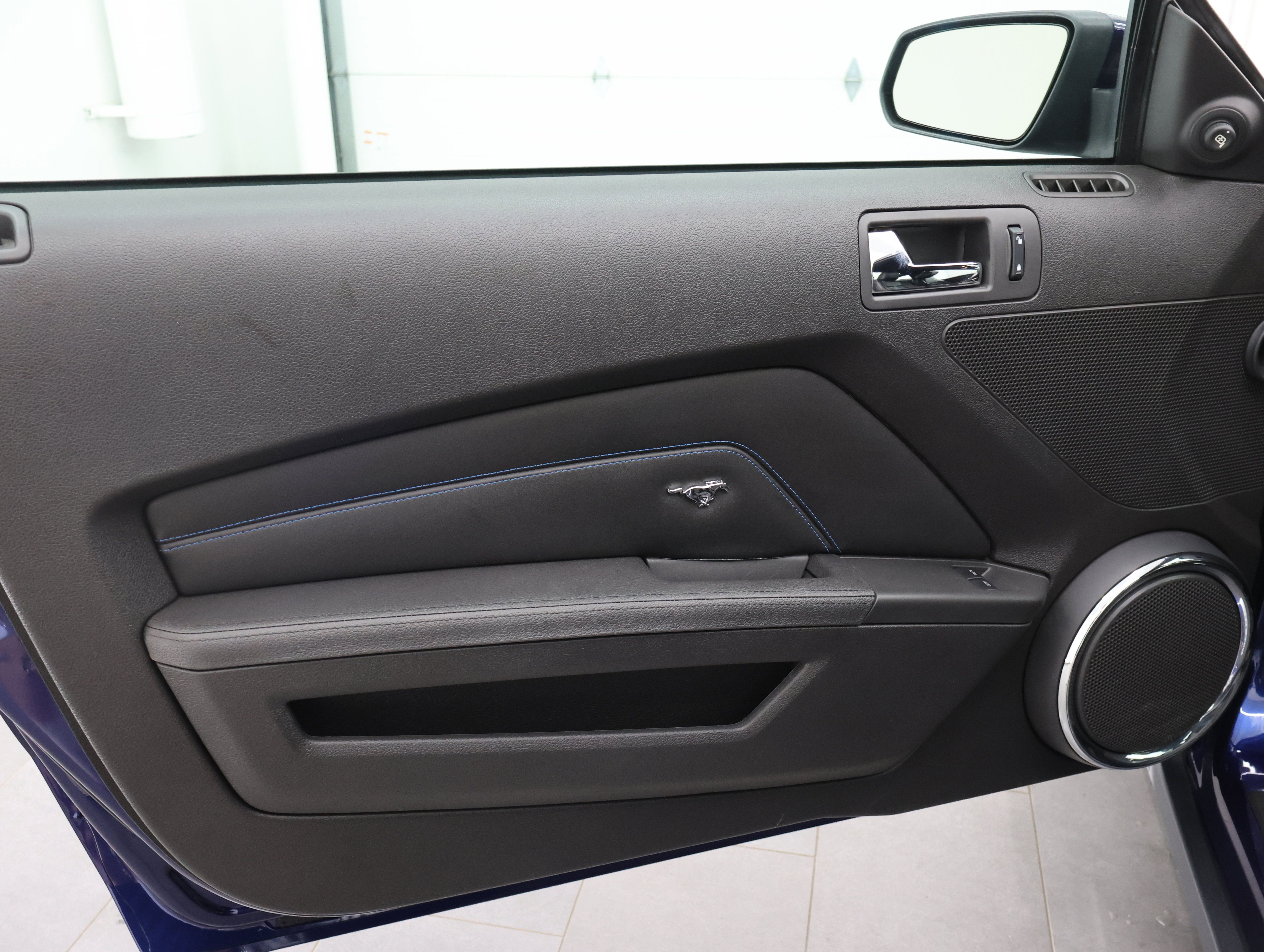 Used 2010 Ford Mustang GT RWD image 34